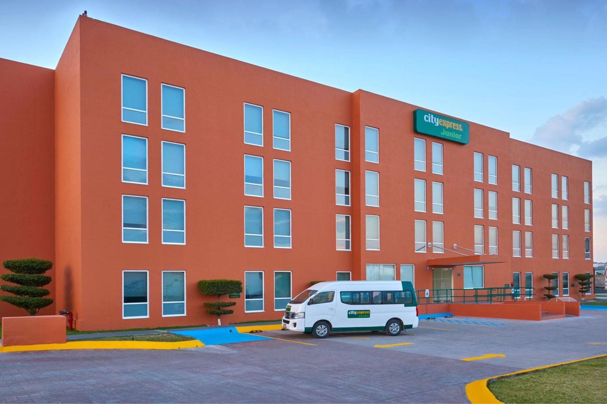 Hotel City Express Junior By Marriott Guadalajara Periferico Sur Esterno foto